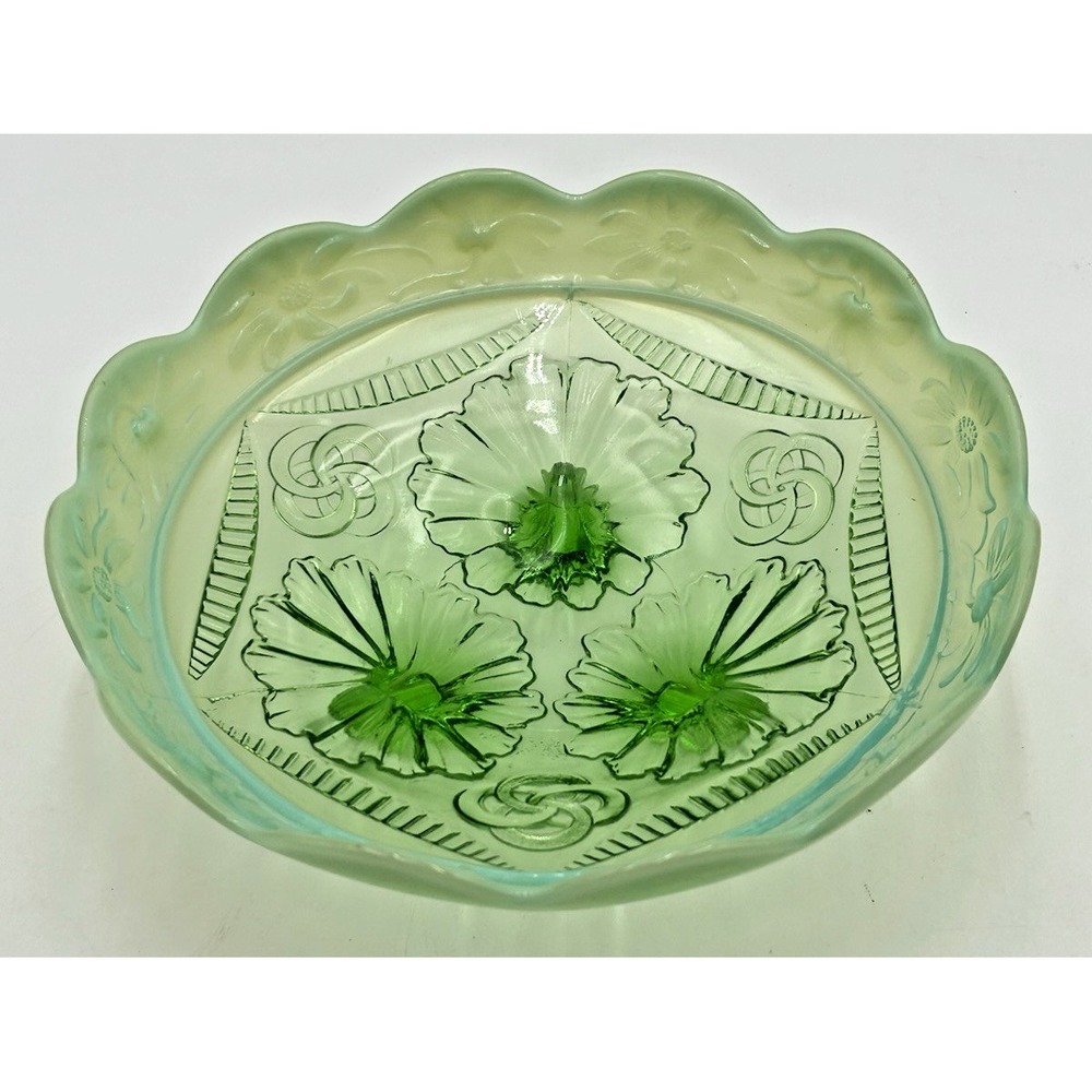 #5088‎ Antique Northwood Scalloped Opalescent Footed Green Ruffles 8" Bowl